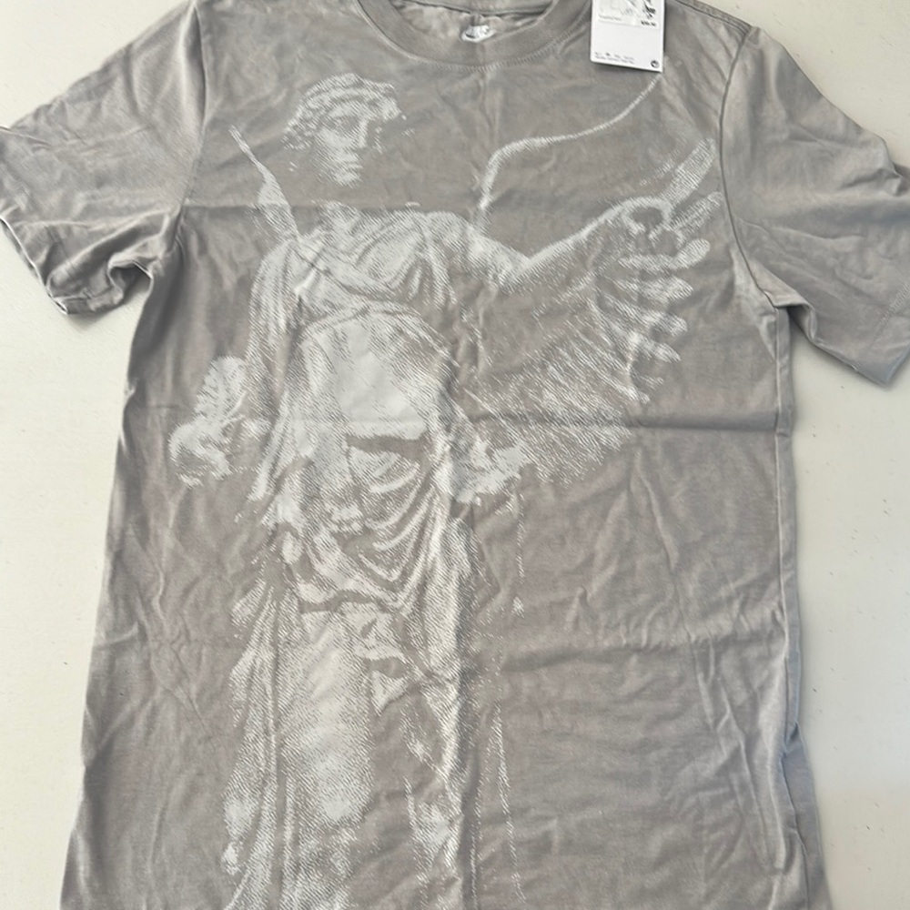 Nike Gray Short Sleeve Tee with Artistic Graphic